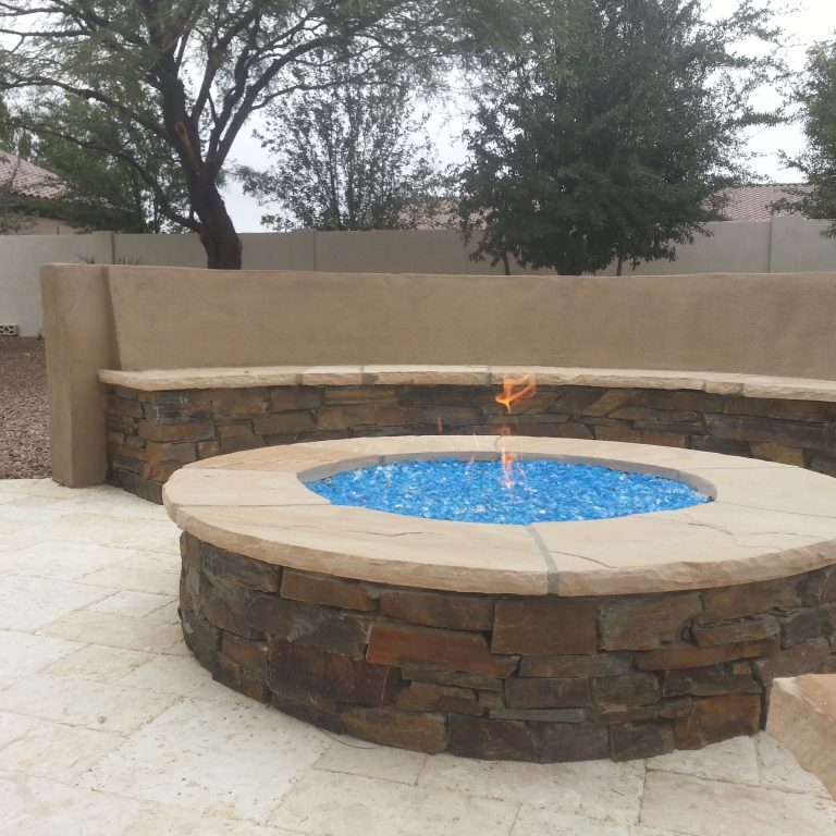 Round firepit with build in seating around